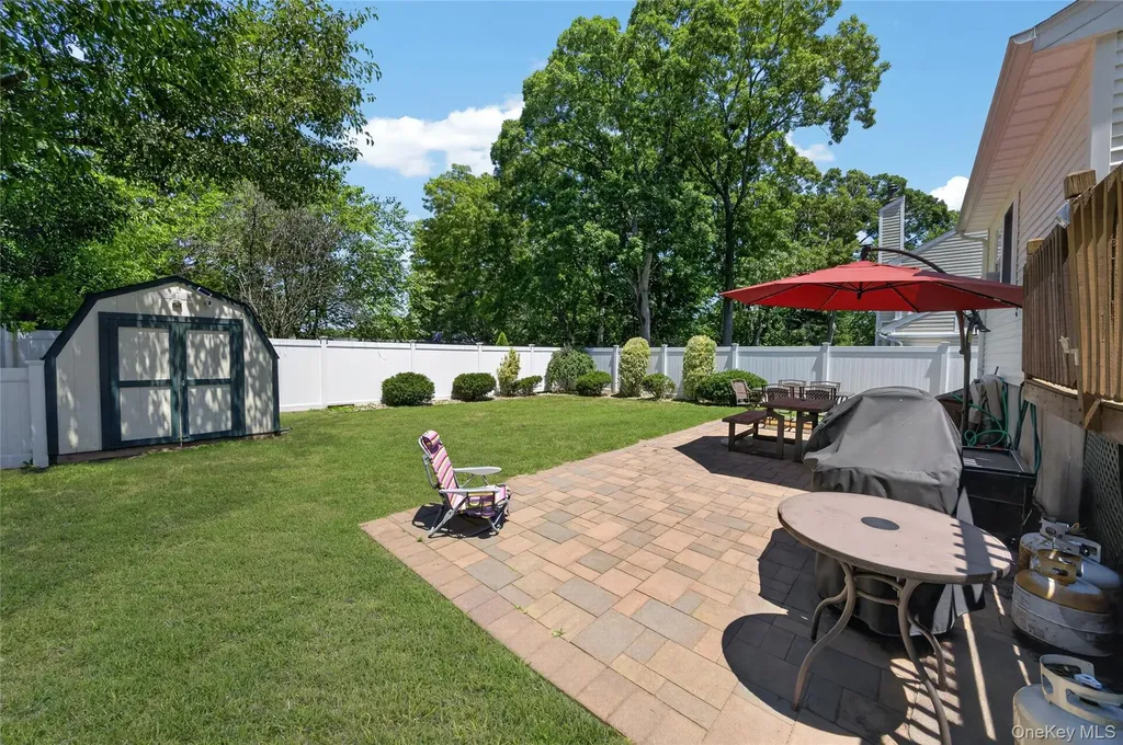 29 Beech Avenue Farmingville NY 11738