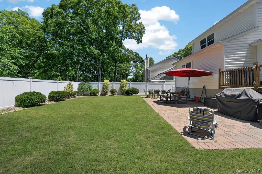 29 Beech Avenue Farmingville NY 11738