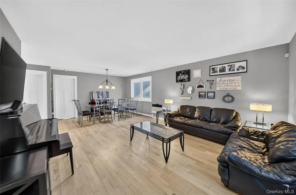 29 Beech Avenue Farmingville NY 11738