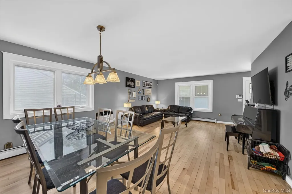 29 Beech Avenue Farmingville NY 11738
