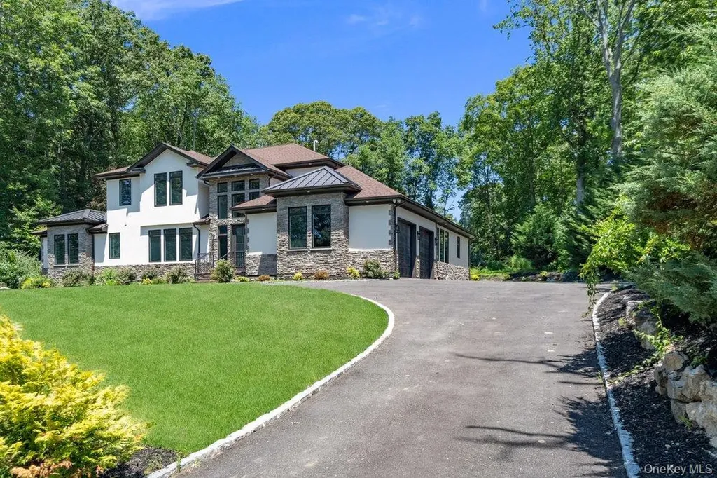 21 Arista Drive Dix Hills NY 11746