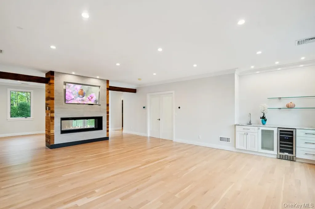 21 Arista Drive Dix Hills NY 11746