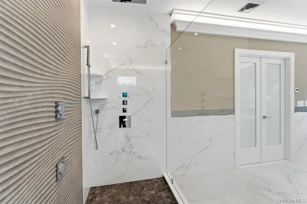 21 Arista Drive Dix Hills NY 11746