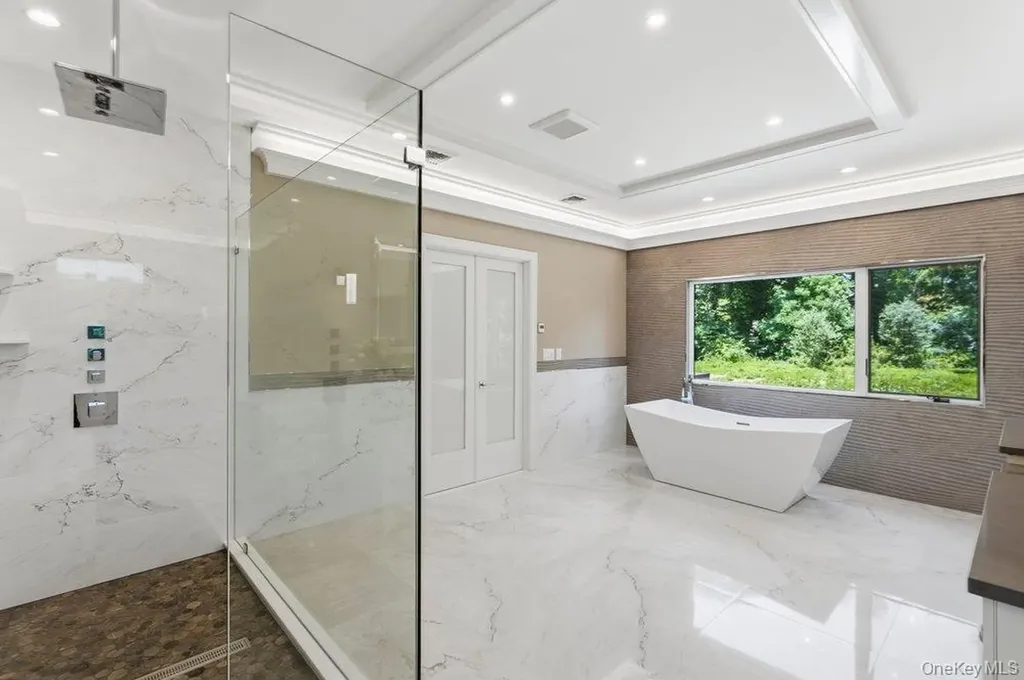 21 Arista Drive Dix Hills NY 11746