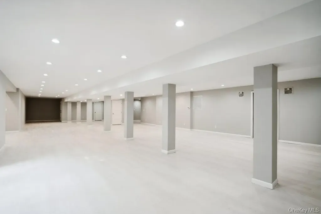 21 Arista Drive Dix Hills NY 11746