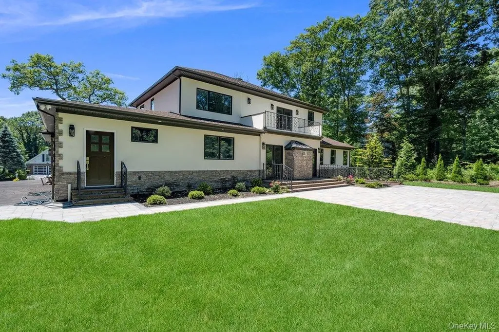 21 Arista Drive Dix Hills NY 11746