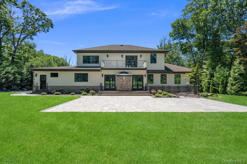 21 Arista Drive Dix Hills NY 11746