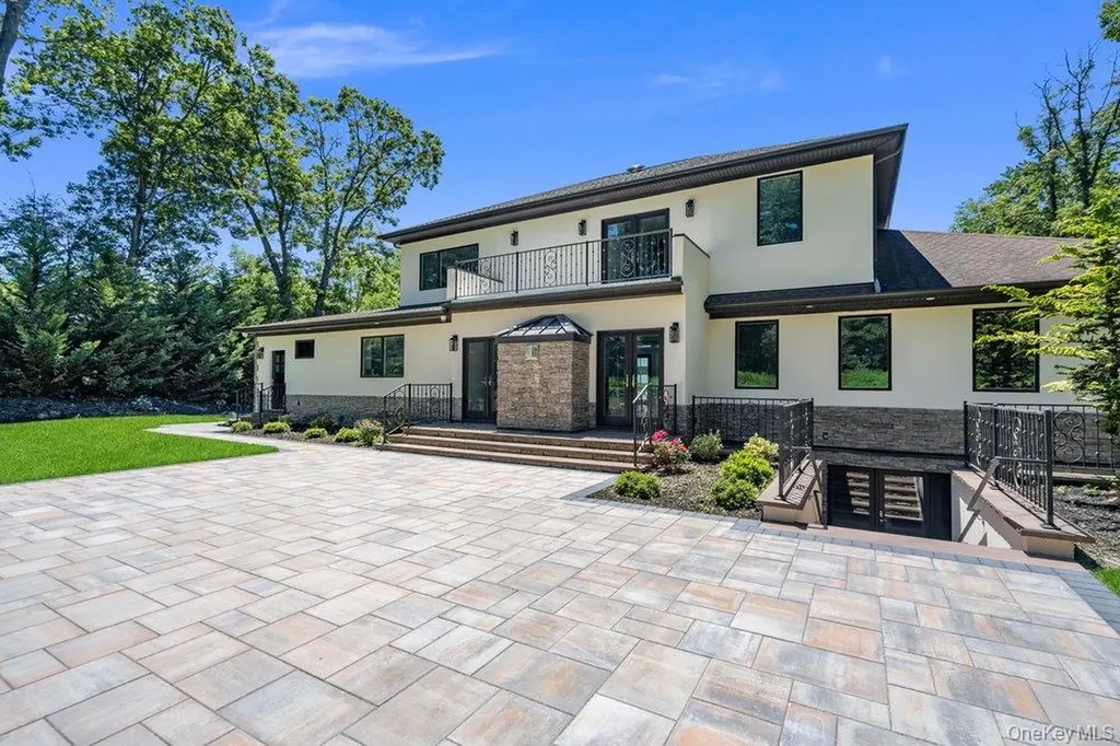 21 Arista Drive Dix Hills NY 11746