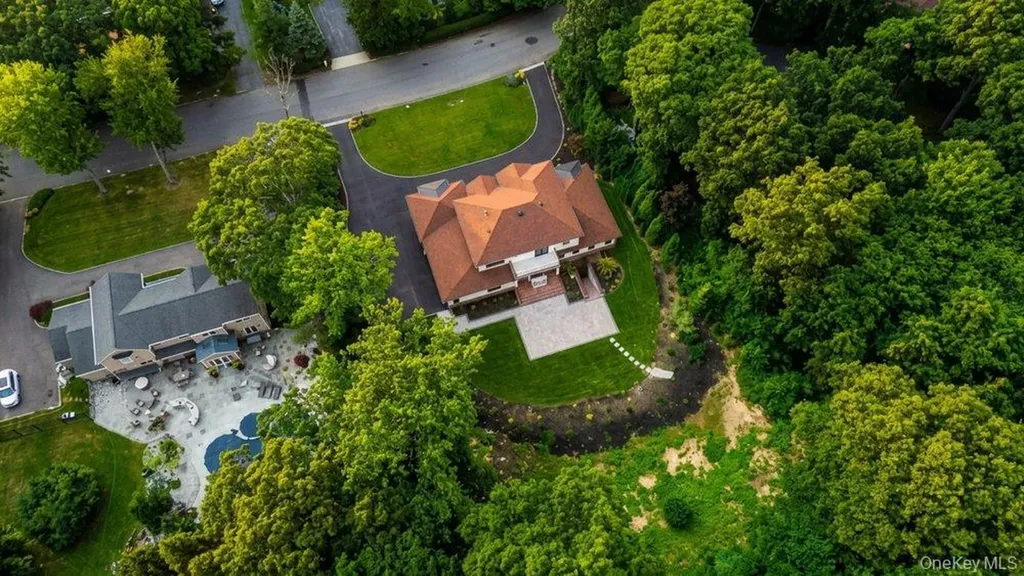 21 Arista Drive Dix Hills NY 11746