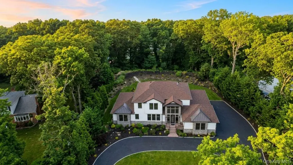 21 Arista Drive Dix Hills NY 11746