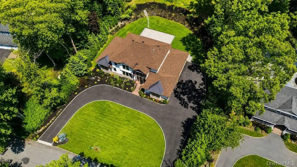 21 Arista Drive Dix Hills NY 11746