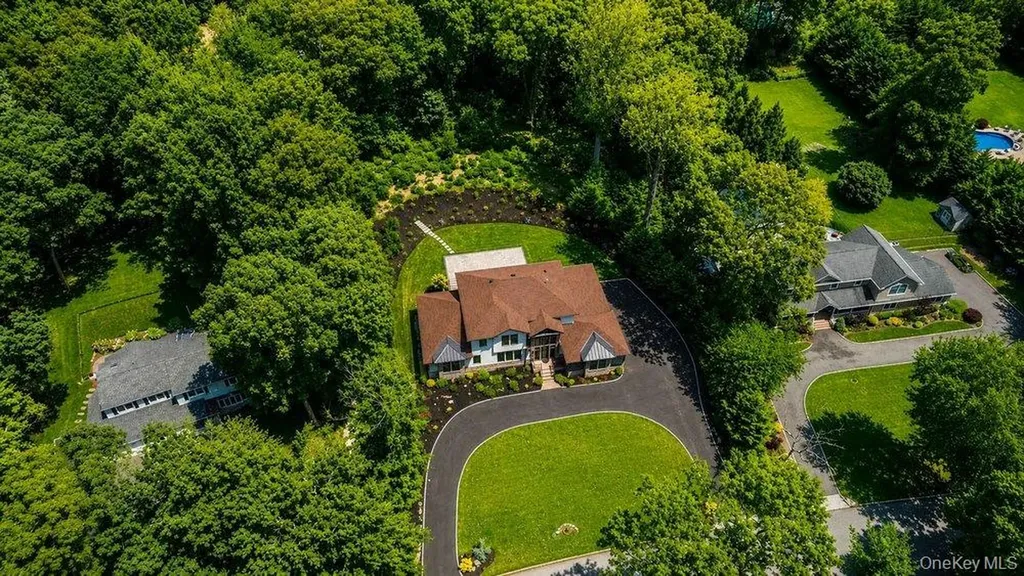 21 Arista Drive Dix Hills NY 11746