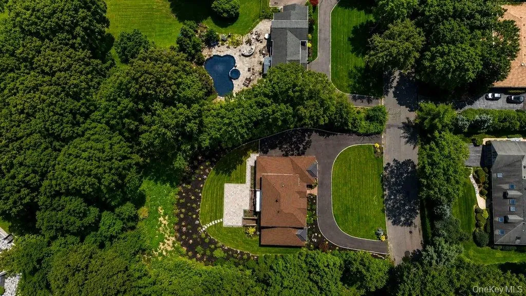 21 Arista Drive Dix Hills NY 11746