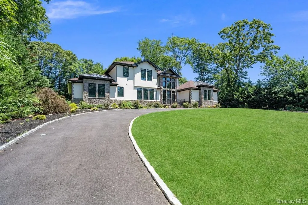 21 Arista Drive Dix Hills NY 11746