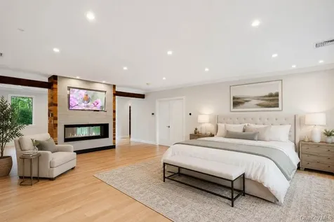 21 Arista Drive Dix Hills NY 11746