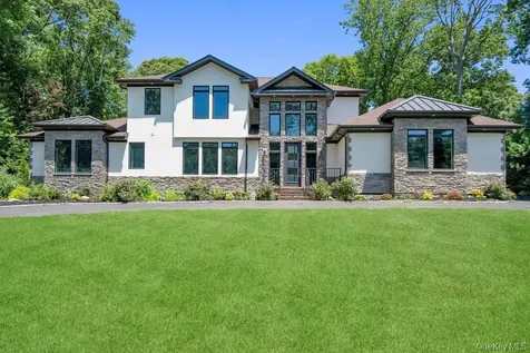 21 Arista Drive Dix Hills NY 11746