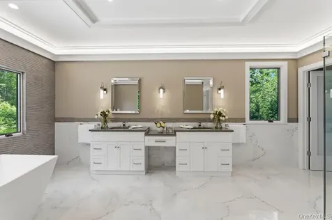 21 Arista Drive Dix Hills NY 11746
