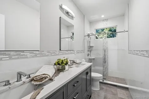 21 Arista Drive Dix Hills NY 11746