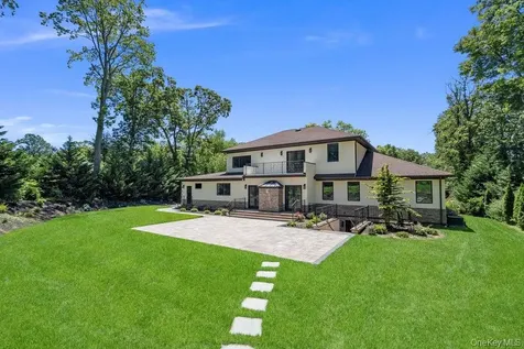 21 Arista Drive Dix Hills NY 11746