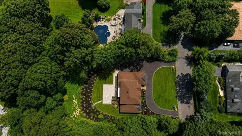 21 Arista Drive Dix Hills NY 11746