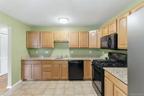 702 Scenic Lane Poughkeepsie NY 12603