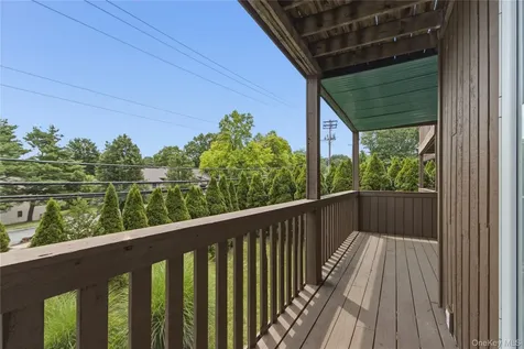 702 Scenic Lane Poughkeepsie NY 12603