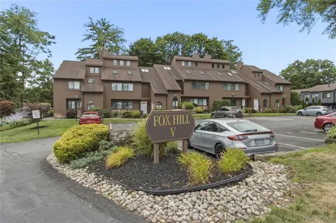 702 Scenic Lane Poughkeepsie NY 12603