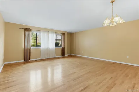 702 Scenic Lane Poughkeepsie NY 12603