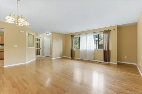702 Scenic Lane Poughkeepsie NY 12603