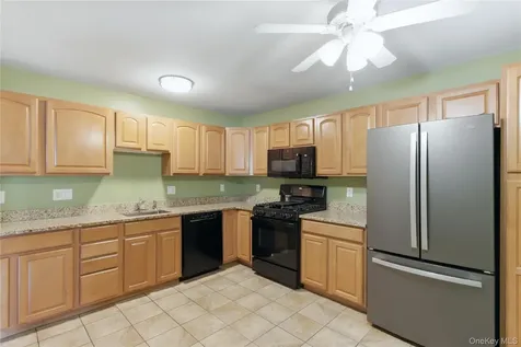 702 Scenic Lane Poughkeepsie NY 12603