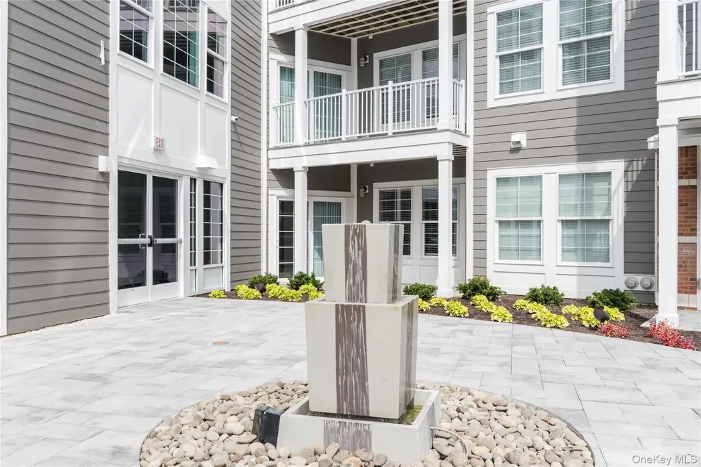 75 E Hoffman Avenue Lindenhurst NY 11757