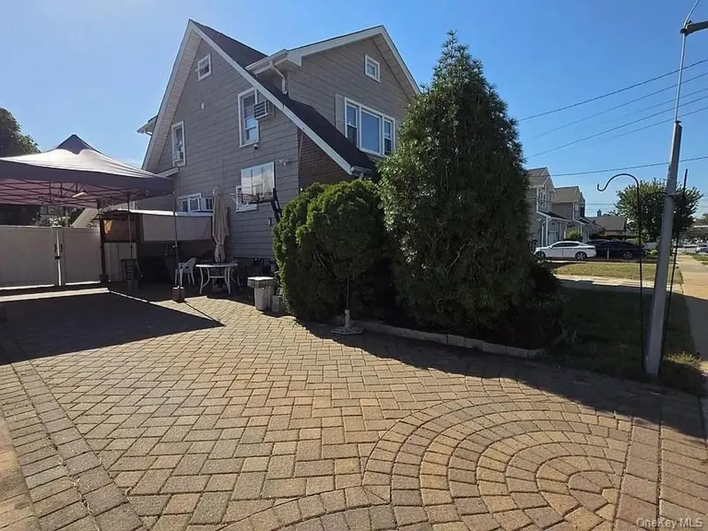 170 E Mineola Avenue Valley Stream NY 11580