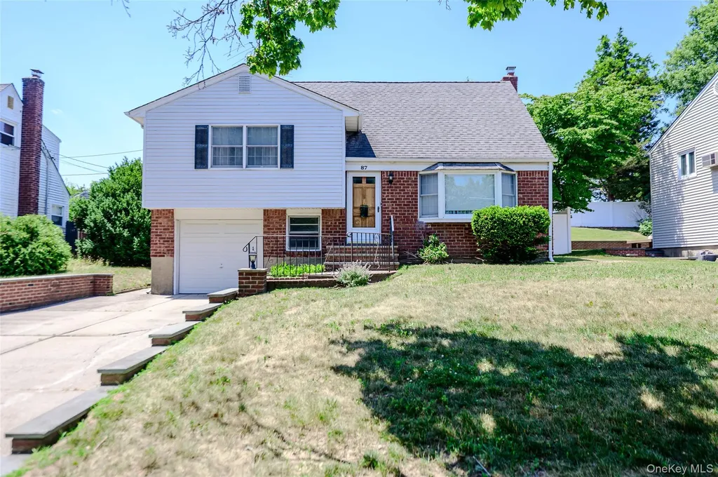 87 Central Park Road Plainview NY 11803