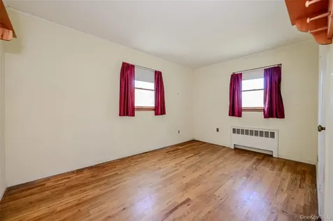 87 Central Park Road Plainview NY 11803
