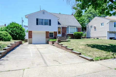 87 Central Park Road Plainview NY 11803