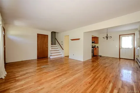 87 Central Park Road Plainview NY 11803