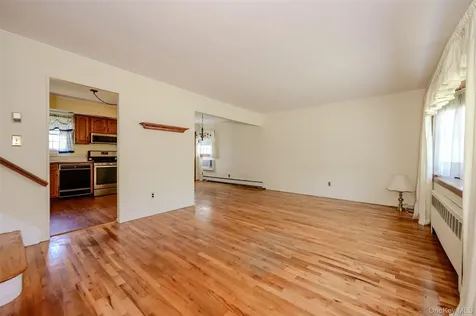 87 Central Park Road Plainview NY 11803
