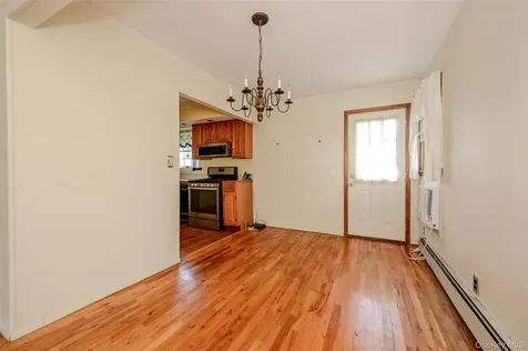 87 Central Park Road Plainview NY 11803