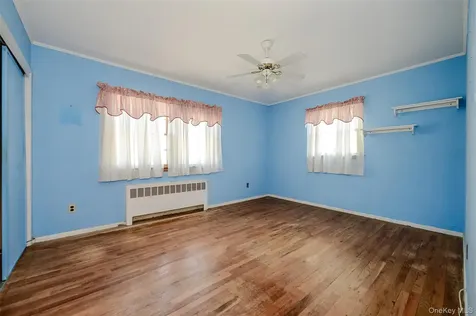 87 Central Park Road Plainview NY 11803