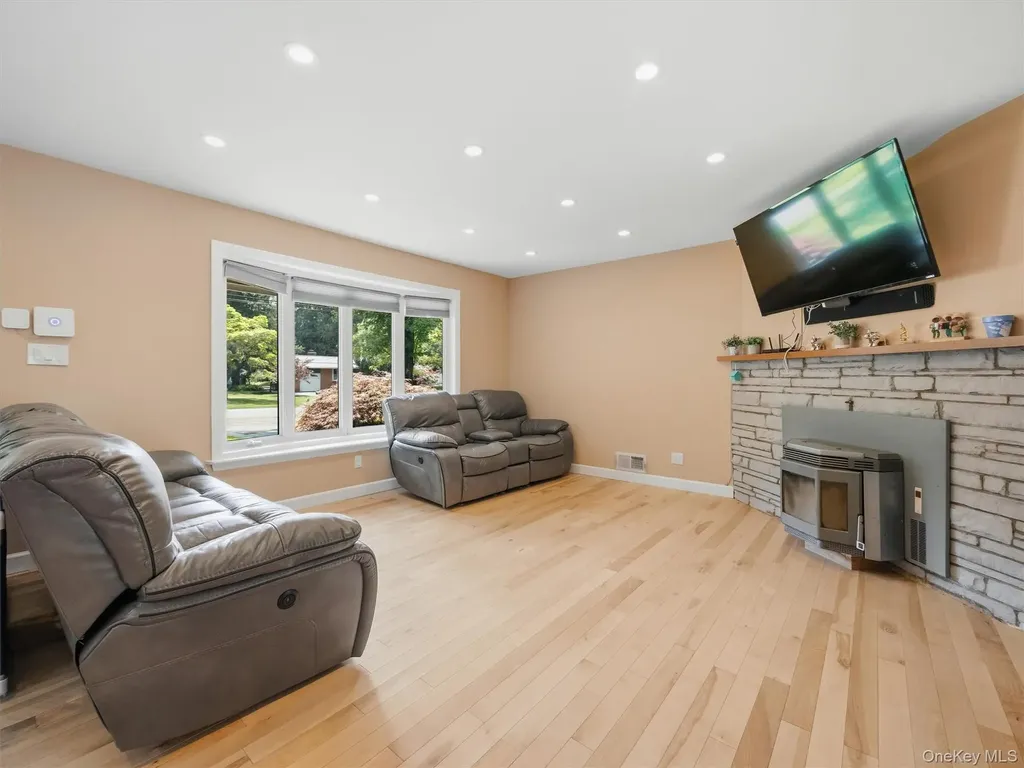15 Summit Avenue New City NY 10956