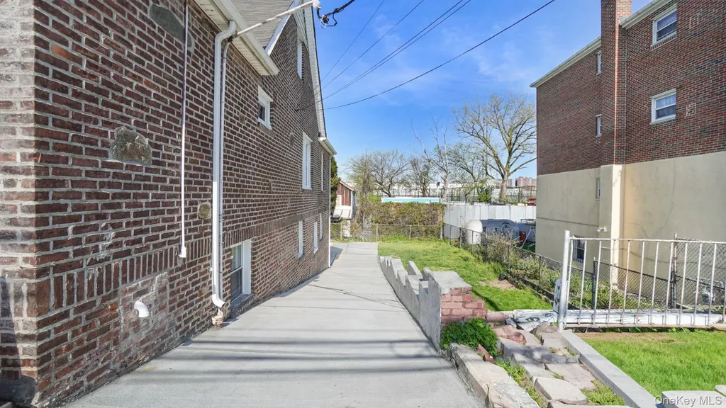 2716 Gunther Avenue Bronx NY 10469