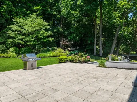 353 E Shore Road Great Neck NY 11023