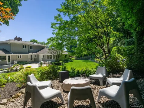 353 E Shore Road Great Neck NY 11023