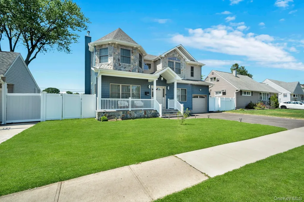 2245 Plum Tree Road N Westbury NY 11590