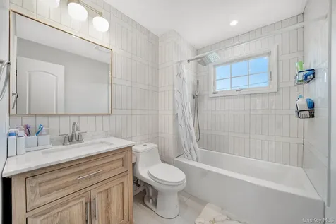 2245 Plum Tree Road N Westbury NY 11590