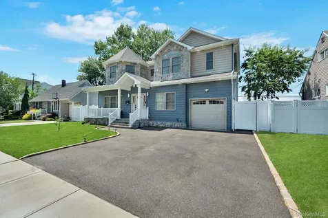 2245 Plum Tree Road N Westbury NY 11590