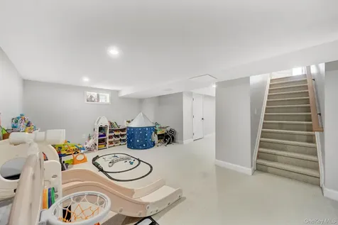 2245 Plum Tree Road N Westbury NY 11590