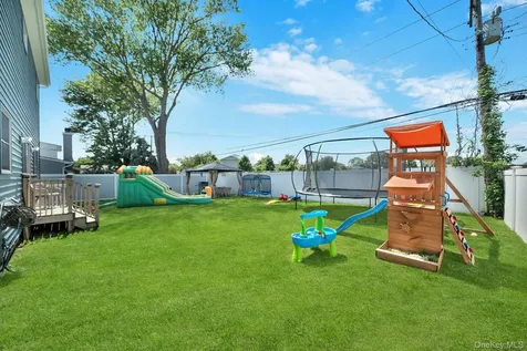 2245 Plum Tree Road N Westbury NY 11590