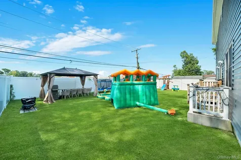 2245 Plum Tree Road N Westbury NY 11590