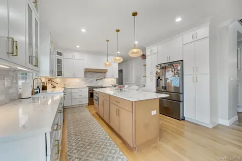2245 Plum Tree Road N Westbury NY 11590